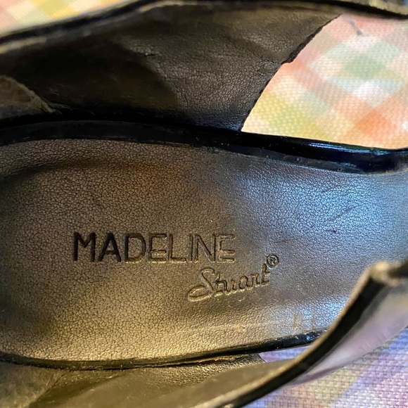 Patent leather heal with a peek a boo toe - Picture 10 of 12